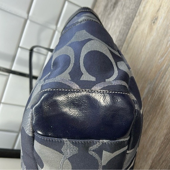 Coach Gallery Optic Navy Shoulder Bag in GUC! - Picture 6 of 9